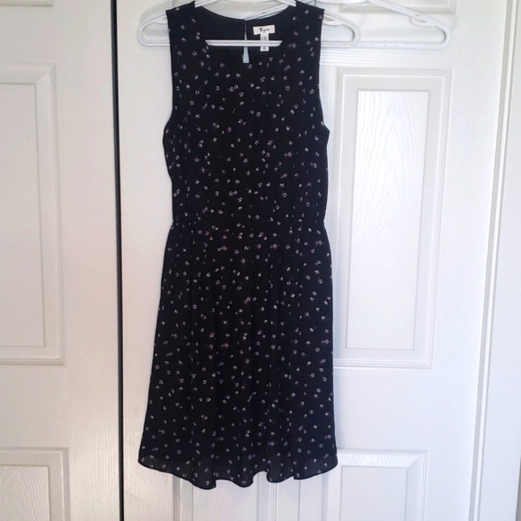 Thyme Maternity Nursing Dress - Picture 1 of 4